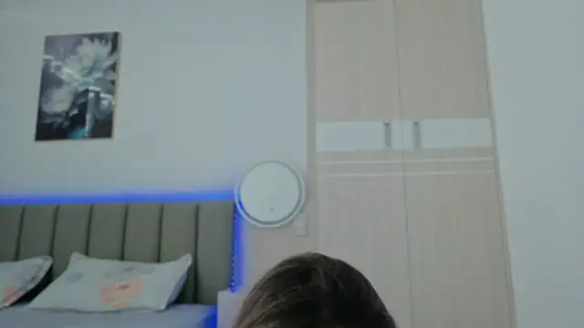 Snapshot of sweety_vikky chatting on March 20, 12:48 am sweety vikky online show from March 20, 12:48 am