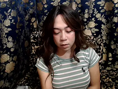 Snapshot of urprincessnicolexxx chatting on May 22, 8:32 am urprincessnicolexxx online show from May 22, 8:32 am
