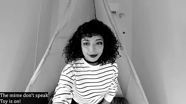 Snapshot of Ariella_Ruiz chatting on October 14, 12:50 pm Ariella Ruiz online show from October 14, 12:50 pm