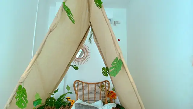 Ariella Ruiz online show from January 16, 12:09 pm