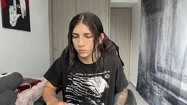 Snapshot of gabriel__manson chatting on February 8, 7:39 pm gabriel manson online show from February 8, 7:39 pm