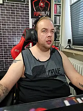 Snapshot of PupW0lfy chatting on December 16, 3:11 pm PupW0lfy online show from December 16, 3:11 pm