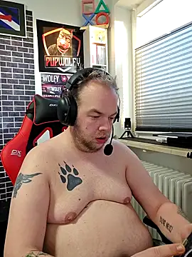 Snapshot of PupW0lfy chatting on December 26, 7:35 am PupW0lfy online show from December 26, 7:35 am