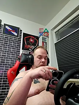 Snapshot of PupW0lfy chatting on January 5, 8:21 pm PupW0lfy online show from January 5, 8:21 pm