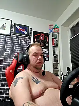 Snapshot of PupW0lfy chatting on January 6, 4:55 pm PupW0lfy online show from January 6, 4:55 pm