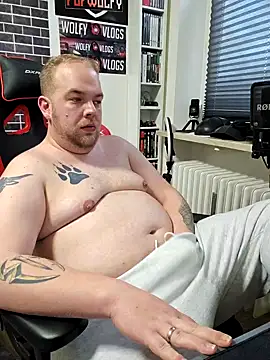 Snapshot of PupW0lfy chatting on January 7, 3:23 pm PupW0lfy online show from January 7, 3:23 pm