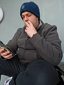 Snapshot of PupW0lfy chatting on January 8, 11:21 am PupW0lfy online show from January 8, 11:21 am