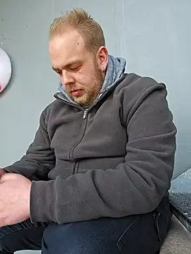 Snapshot of PupW0lfy chatting on January 22, 11:23 am PupW0lfy online show from January 22, 11:23 am