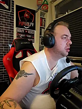 Snapshot of PupW0lfy chatting on January 25, 6:46 pm PupW0lfy online show from January 25, 6:46 pm