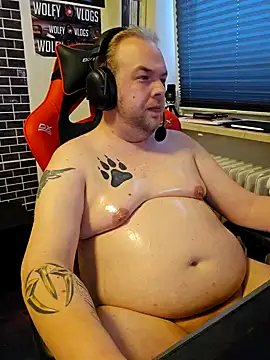 Snapshot of PupW0lfy chatting on February 3, 3:49 pm PupW0lfy online show from February 3, 3:49 pm