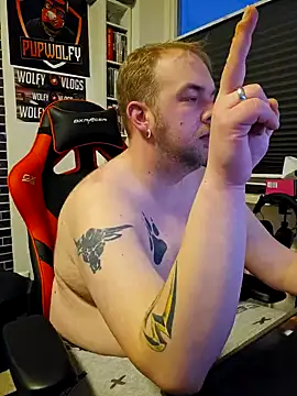 Snapshot of PupW0lfy chatting on February 6, 4:36 pm PupW0lfy online show from February 6, 4:36 pm