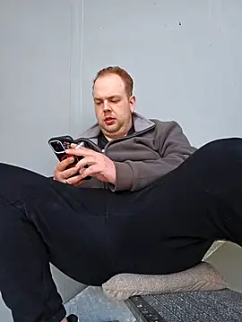 Snapshot of PupW0lfy chatting on March 21, 11:12 am PupW0lfy online show from March 21, 11:12 am