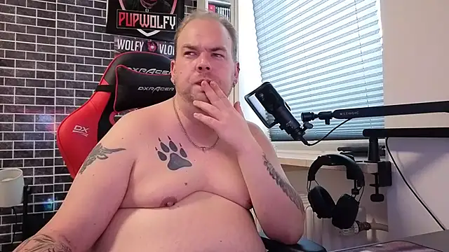 Snapshot of PupW0lfy chatting on September 22, 2:08 pm PupW0lfy online show from September 22, 2:08 pm