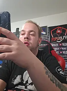 Snapshot of PupW0lfy chatting on October 10, 3:11 pm PupW0lfy online show from October 10, 3:11 pm