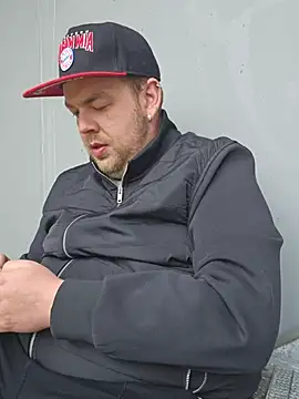 Snapshot of PupW0lfy chatting on October 13, 10:37 am PupW0lfy online show from October 13, 10:37 am