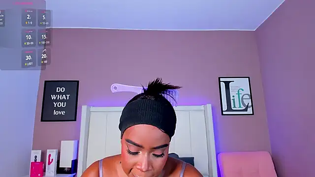 Snapshot of Britanymooree chatting on September 11, 7:47 pm Britanymooree online show from September 11, 7:47 pm