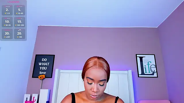 Snapshot of Britanymooree chatting on September 23, 8:23 pm Britanymooree online show from September 23, 8:23 pm