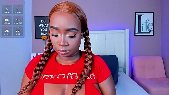 Snapshot of Britanymooree chatting on September 24, 7:39 pm Britanymooree online show from September 24, 7:39 pm