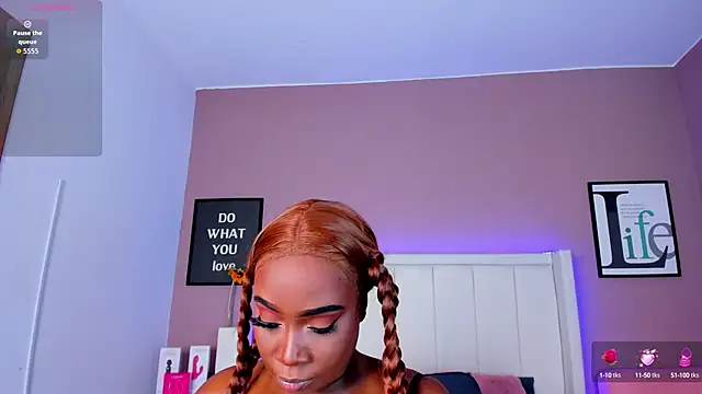 Snapshot of Britanymooree chatting on September 25, 8:01 pm Britanymooree online show from September 25, 8:01 pm