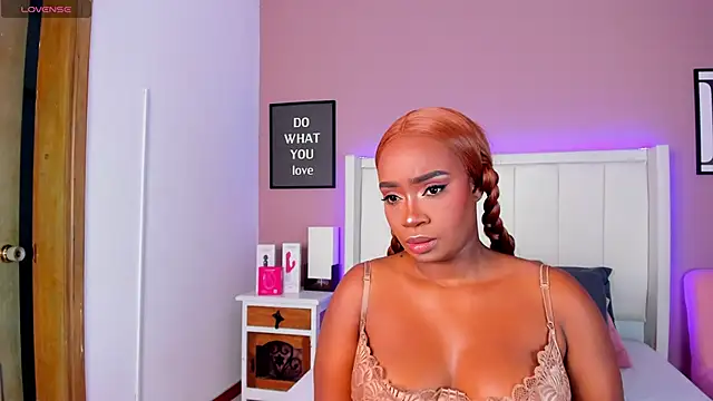 Snapshot of Britanymooree chatting on September 27, 6:46 pm Britanymooree online show from September 27, 6:46 pm