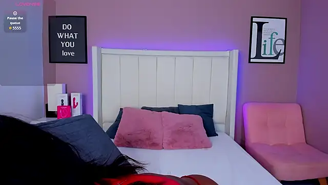 Snapshot of Britanymooree chatting on October 27, 8:35 pm Britanymooree online show from October 27, 8:35 pm