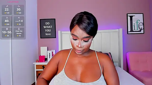 Snapshot of Britanymooree chatting on October 28, 7:49 pm Britanymooree online show from October 28, 7:49 pm