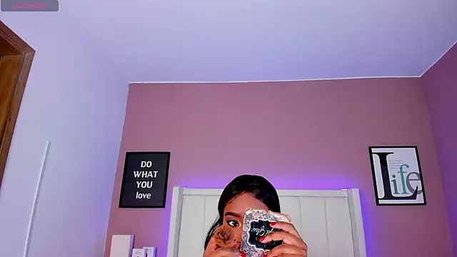 Snapshot of Britanymooree chatting on November 5, 7:25 pm Britanymooree online show from November 5, 7:25 pm