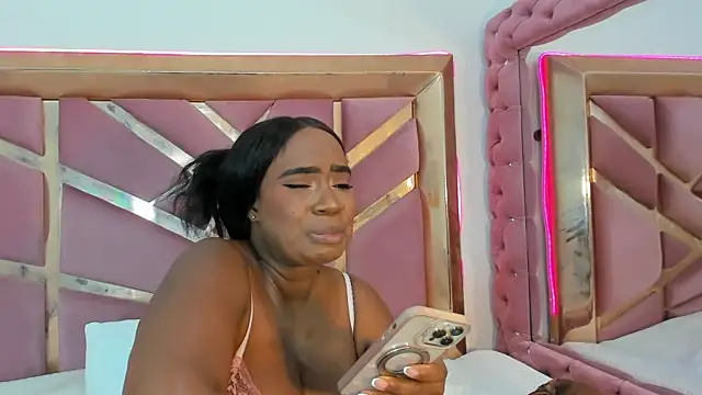 Britanymooree online show from May 24, 1:32 am
