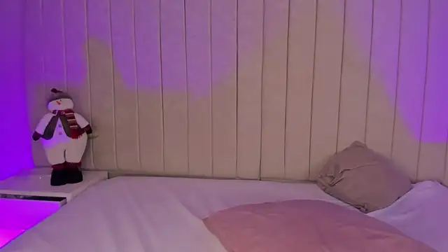 Littleolivia  online show from December 27, 7:57 pm