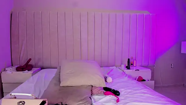 Littleolivia  online show from January 7, 12:51 pm