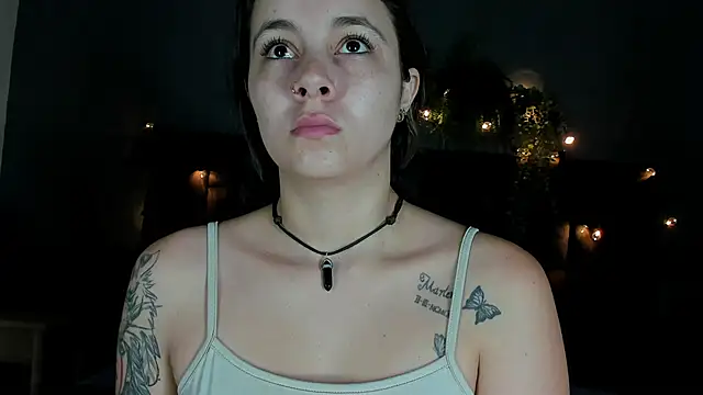 Snapshot of AmbarHills_1 chatting on October 14, 11:33 am AmbarHills 1 online show from October 14, 11:33 am