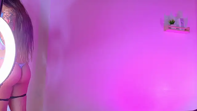 Snapshot of AmbarHills_1 chatting on October 18, 11:33 am AmbarHills 1 online show from October 18, 11:33 am