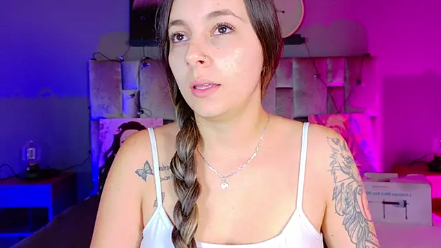 Snapshot of AmbarHills_1 chatting on October 29, 11:34 am AmbarHills 1 online show from October 29, 11:34 am