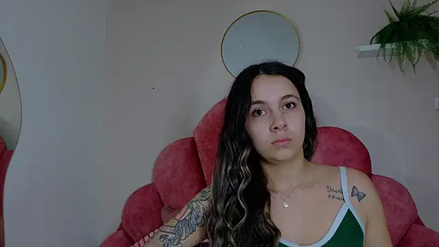 Snapshot of AmbarHills_1 chatting on October 31, 11:11 am AmbarHills 1 online show from October 31, 11:11 am