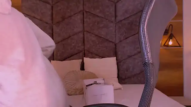 Snapshot of AmbarHills_1 chatting on November 6, 11:33 am AmbarHills 1 online show from November 6, 11:33 am