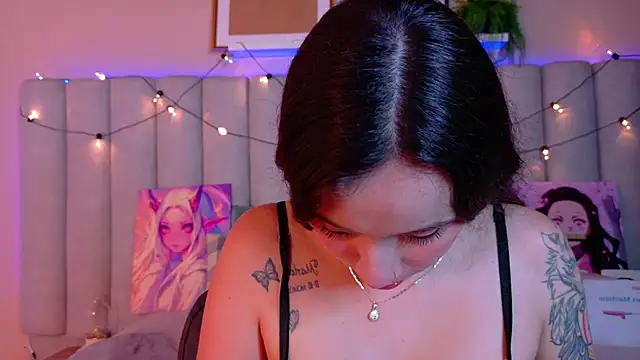 Snapshot of AmbarHills_1 chatting on November 10, 11:42 am AmbarHills 1 online show from November 10, 11:42 am