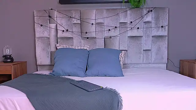 Snapshot of AmbarHills_1 chatting on November 12, 11:32 am AmbarHills 1 online show from November 12, 11:32 am