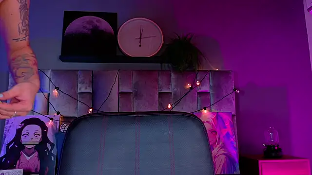 Snapshot of AmbarHills_1 chatting on November 14, 11:42 am AmbarHills 1 online show from November 14, 11:42 am