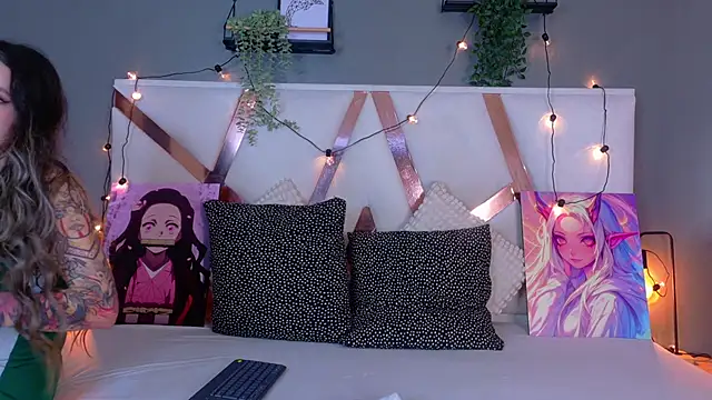 Snapshot of AmbarHills_1 chatting on November 22, 11:31 am AmbarHills 1 online show from November 22, 11:31 am