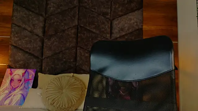 Snapshot of AmbarHills_1 chatting on December 15, 11:36 am AmbarHills 1 online show from December 15, 11:36 am