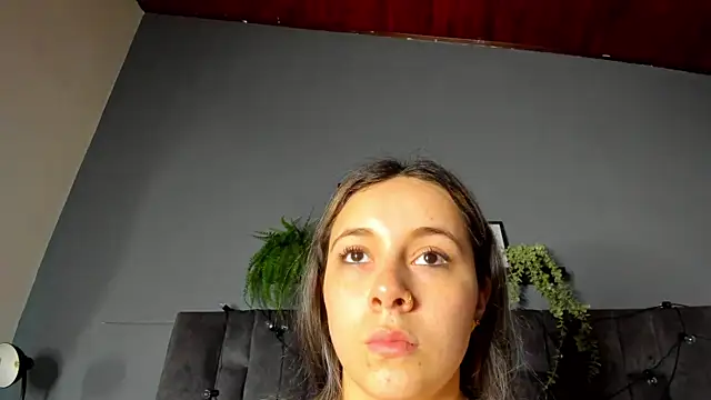 Snapshot of AmbarHills_1 chatting on April 6, 11:33 am AmbarHills 1 online show from April 6, 11:33 am