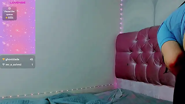 Snapshot of abbygarcia_oli chatting on December 3, 10:18 pm abbygarcia oli online show from December 3, 10:18 pm
