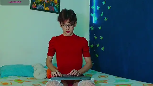 Snapshot of arnold_laurent_ chatting on October 21, 6:03 am arnold laurent online show from October 21, 6:03 am