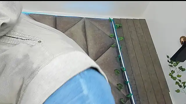 AbbyWathson online show from November 8, 7:45 pm