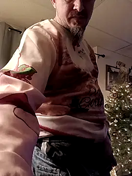 Snapshot of whyteguy410 chatting on December 22, 6:17 am whyteguy410 online show from December 22, 6:17 am