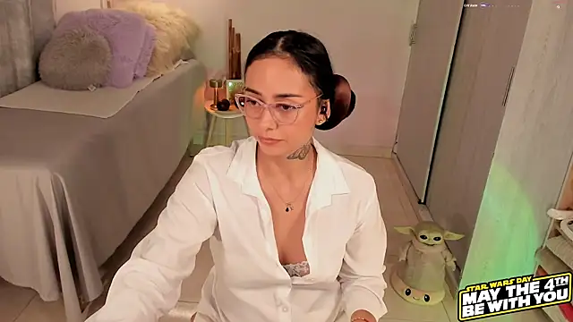 Snapshot of Aleja24Evans chatting on May 5, 2:08 am Aleja24Evans online show from May 5, 2:08 am