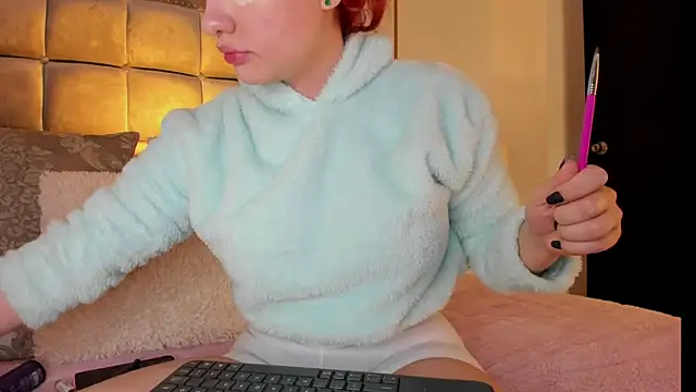 Snapshot of StacyRigel chatting on February 13, 4:22 am StacyRigel online show from February 13, 4:22 am