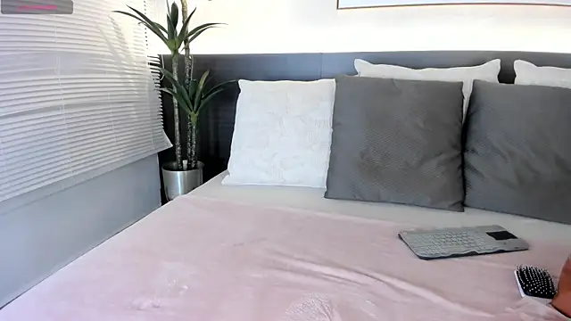 StacyRigel online show from October 29, 11:56 am