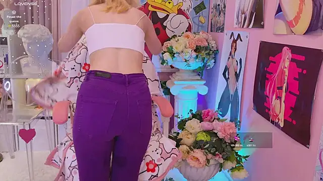 Coconut Mia online show from December 5, 10:23 pm
