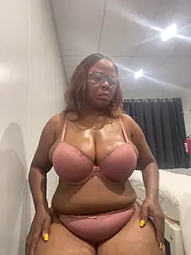 Nomthie online show from November 9, 8:29 pm